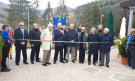 Visso, taglio del nastro per il nuovo centro commerciale donato da NeroGiardini e CariVerona (FOTO)