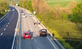 Incidente in superstrada all'altezza dell'uscita di Sforzacosta: coinvolte due auto (FOTO)
