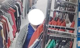 Pollenza, ruba capi d'abbigliamento femminile e tendaggi: denunciata (FOTO)