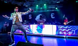Sfera Ebbasta torna in concerto e a Roma ricorda le vittime di Corinaldo