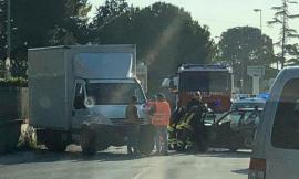 Civitanova, incidente all'incrocio della zona industriale (FOTO)