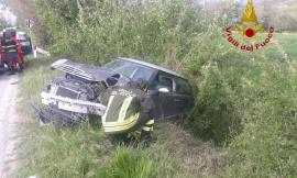 Ripe San Ginesio, frontale tra due auto lungo la Provinciale: 2 feriti in Ospedale