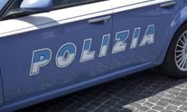 Macerata, aggredisce i poliziotti che gli chiedono i documenti: denunciato un 23enne