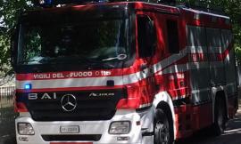Montecassiano, finisce contro il ponte con l'auto: a bordo una mamma coi due figli