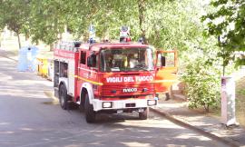 Corridonia, perde il controllo del'auto e si ribalta: soccorso dai Vigili del Fuoco