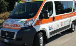 Belforte, si schianta con l'Ape contro una vetrata: donna al pronto soccorso