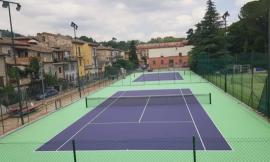 San Severino, nuovo manto in resina acrilica per i campi da tennis di via Campo Fiera