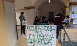 Macerata, occupata la facoltà di Filosofia per "emergenza climatica"