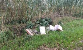 Scarico illecito di rifiuti a Pollenza: la segnalazione di un cittadino (FOTO)