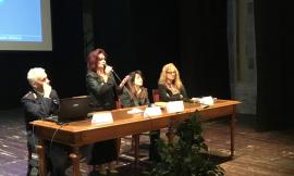 Montelupone, un teatro gremito contro i pericoli della rete
