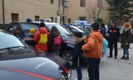 Carabinieri per un giorno, alunni della Scuola "Martiri della Libertà" in visita al Comando Provinciale