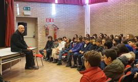 Montelupone, un Vescovo come compagno di banco