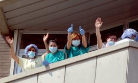 L'omaggio delle Forze dell'ordine agli eroi degli ospedali del Maceratese (Fotogallery e VIDEO)
