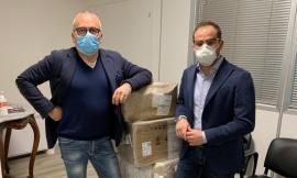 Pollenza, un carico di mascherine, tute e guanti per l'Area Vasta 3: la generosità di Alessio Ferri