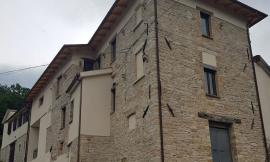 Pieve Torina, consegna di appartamenti ristrutturati a quattro famiglie: "Inseguiamo la normalità"