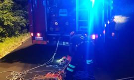 Mogliano, sbanda con lo scooter e finisce in una scarpata: 16enne trasportato a Torrette