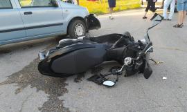 Morrovalle, si scontra in scooter con una Panda e fa un volo di 3 metri: giovane a Torrette (FOTO e VIDEO)