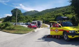 Fiastra, finisce con la bici contro un albero: 48enne trasportata all'ospedale di Camerino