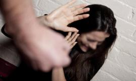 Vuole riallacciare la relazione e aggredisce l'ex compagna: gelosia, motivo abietto che aggrava la condanna