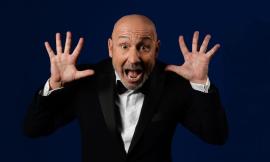 Macerata, Maurizio Battista torna allo Sferisterio con: "Ma non doveva andare tutto bene?"