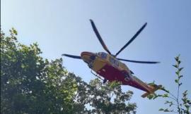 Visso, si trancia il pollice di una mano mentre lavora: operaio a Torrette in codice rosso