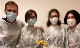 Corridonia, le vetrine del centro si animano per un Natale solidale: il gesto dei ragazzi de “Il Ciclamino”
