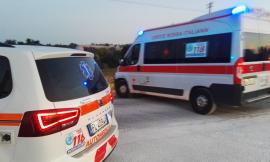 Serravalle di Chienti - Ghiaccio in strada, perde il controllo dell'auto e si ribalta