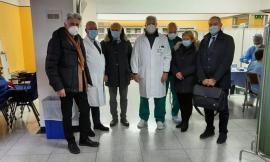 Macerata, 600 dosi di vaccini somministrate nelle prime due giornate: Saltamartini in visita