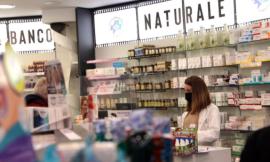 Farmacie, caos per l'assalto ai tamponi: "Sì a pacchetti agevolati, difficile gestire l'affluenza"