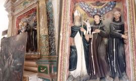 Mogliano, sensazionale scoperta artistica: dietro la tela d'altare spunta un gruppo scultoreo