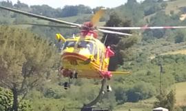 Cingoli, scontro tra auto e furgone lungo la provinciale: interviene l'elisoccorso