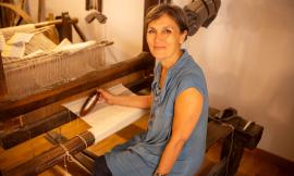 Macerata, Maria Giovanna e l'antica arte della tessitura: "In Italia poco valorizzata, all'estero ci ammirano" (FOTO)