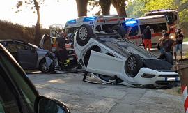 Mogliano, violento scontro tra due auto, una si ribalta: coinvolta anche una bambina