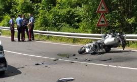 Visso, incidente lungo la provinciale: motociclista soccorso con l'elicottero (FOTO e VIDEO)