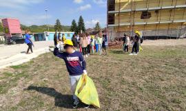 Pieve Torina, strade e zone verdi ripulite dai rifiuti abbandonati: anche i bimbi partecipano
