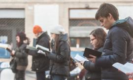 Sentinelle in Piedi a Macerata contro il Ddl Cirinnà. In piazza anche il popolo del Sì - VIDEO
