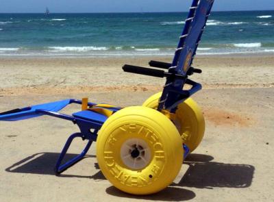 Civitanova, in spiaggia senza barriere: disponibili gratuitamente speciali sedie a rotelle