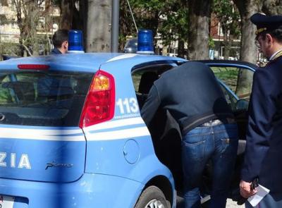 Sorpreso con 15 involucri di cocaina in casa: arrestato giovane buttafuori
