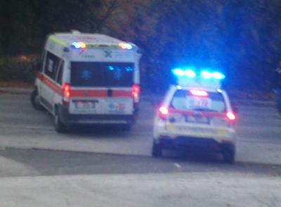 Passo di Treia, giovane perde il controllo dell'auto e finisce fuori strada