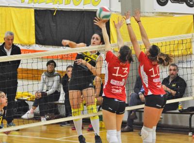 Volley Macerata, grande vittoria della Roana CBF contro la Timenet Empoli: ora è sola in vetta