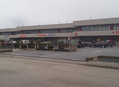 Civitanova, maxi operazione dei carabinieri nei parchi commerciali “Pronto Moda” e “Asia” (FOTO E VIDEO)