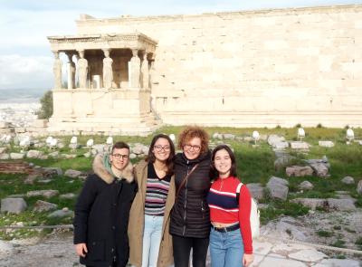 Macerata, studenti del liceo Classico Leopardi ad Atene: sono ospiti dell’Ambasciata greca in Italia (FOTO)