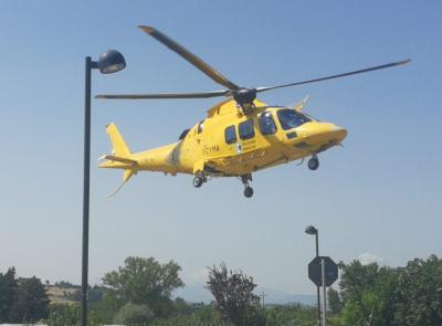 San Severino, finisce fuori strada con la moto: arriva l'eliambulanza