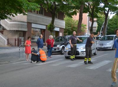 Macerata, investita da un'auto mentre attraversa la strada: ragazza finisce in Ospedale (FOTO)