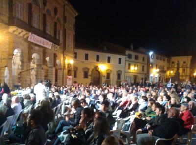 San Ginesio, un successo la prima edizione della "Corrida": oltre 500 persone in piazza
