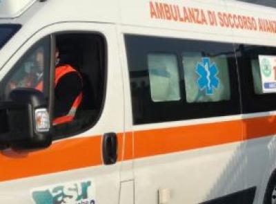 Recanati, contro un muro con l'auto: trauma cranico per un 56enne