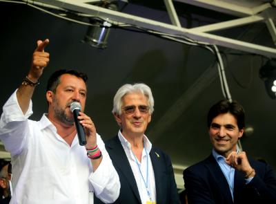 Macerata, bagno di folla a Piazza Mazzini per Matteo Salvini: applausi anche ad Acquaroli e Parcaroli (VIDEO e Fotogallery)