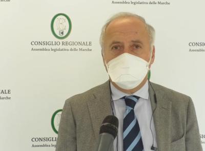 Marche, vaccini fascia di età 65-69 anni. "Dopo un'ora e mezza oltre 22 mila prenotazioni"