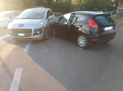 Tolentino, scontro tra due auto lungo la provinciale 92: donna al pronto soccorso
