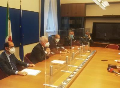 Droga, la prevenzione passa dalle scuole: al via ciclo di incontri con le Forze dell'Ordine